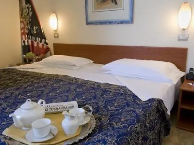 Palazzo Dei Priori 4* Сієна